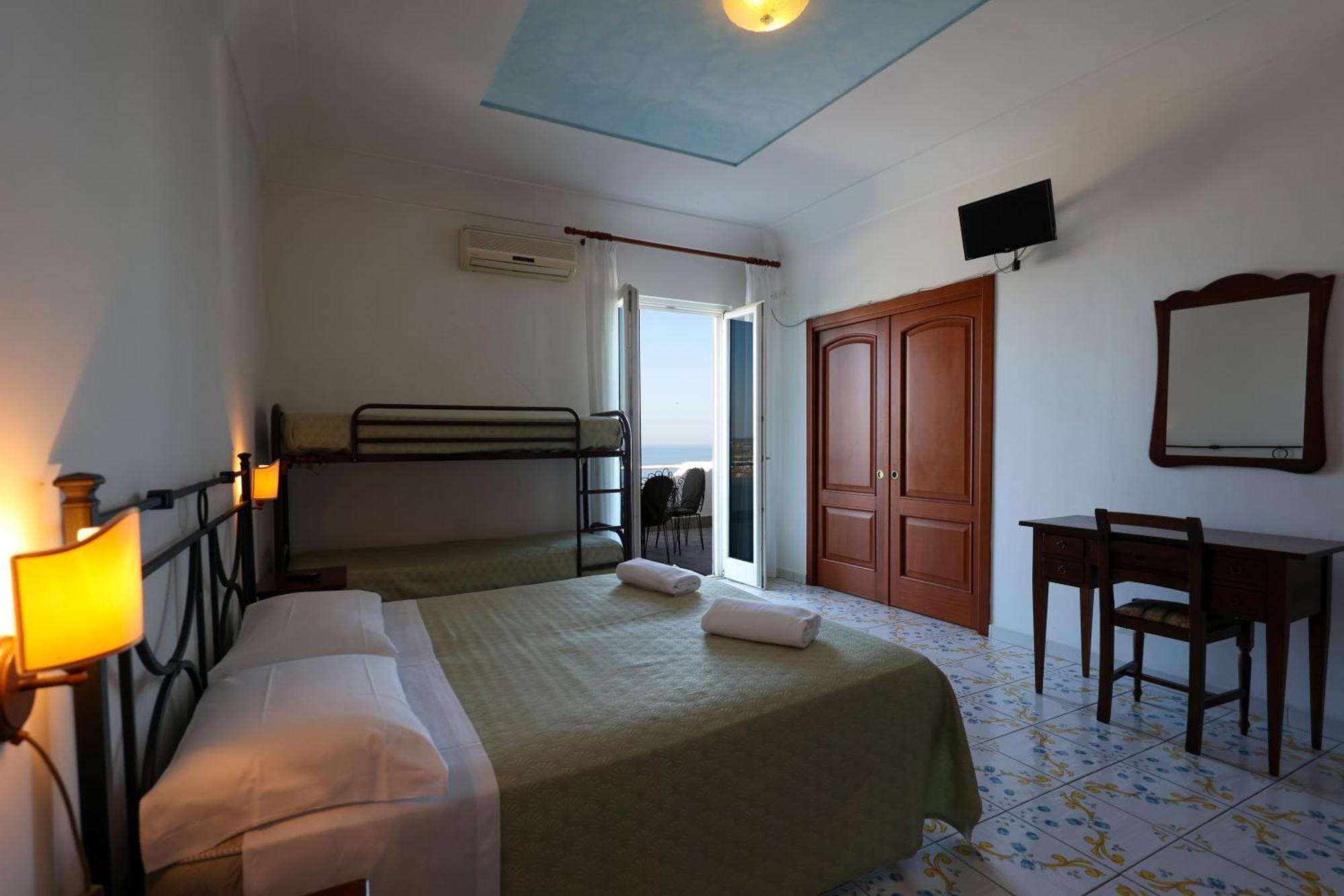 Hotel Residence - Parco Mare Monte Casamicciola Terme Room photo