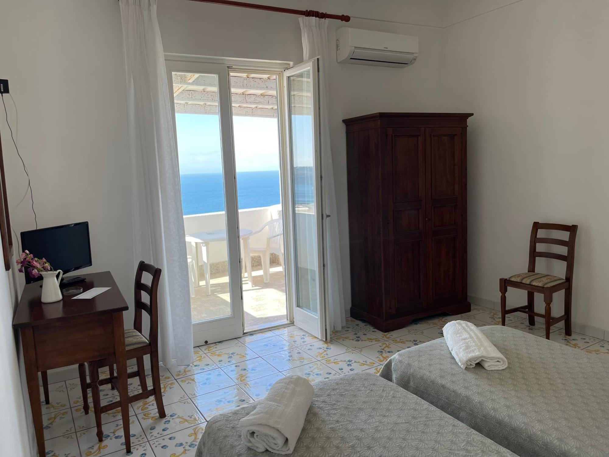 Hotel Residence - Parco Mare Monte Casamicciola Terme Room photo